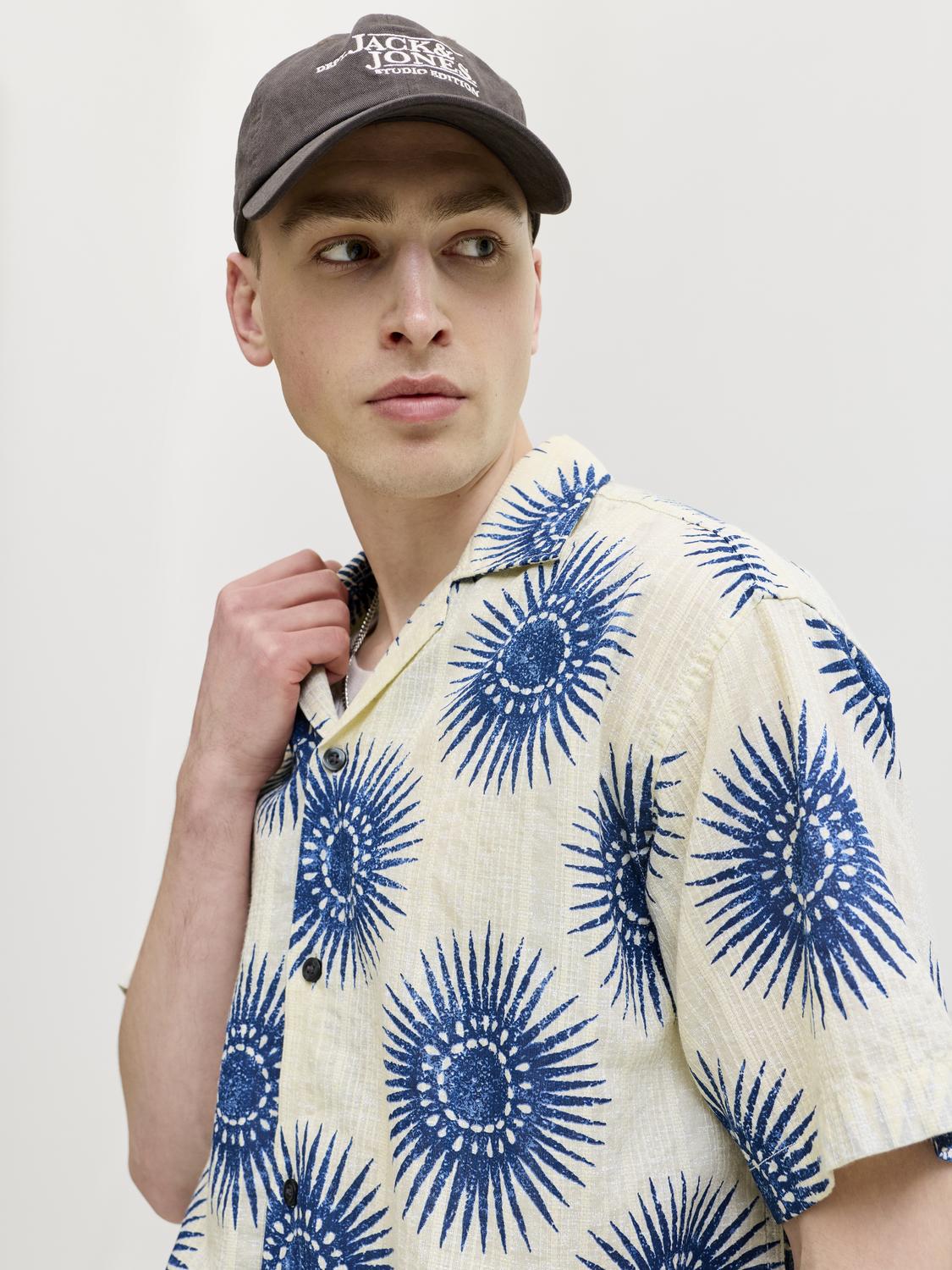 model_shot-creative